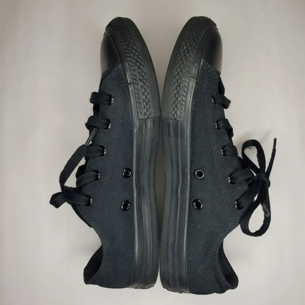Chuck Taylor All Star Canvas Kids Low Top Shoe Size 3